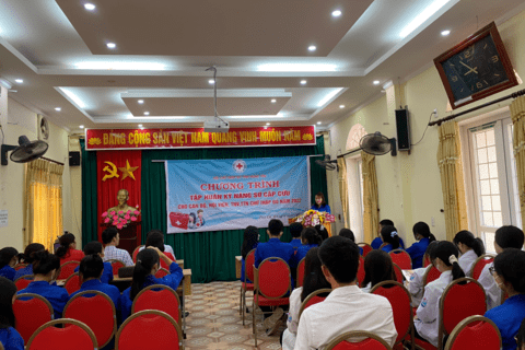 HỘI CHỮ THẬP ĐỎ TỈNH HƯNG YÊN TỔ CHỨC TUYÊN TRUYỀN, TẬP HUẤN KIẾN THỨC, KĨ NĂNG SƠ CẤP CỨU CHO CÁN BỘ, GIÁO VIÊN VÀ HỌC SINH TRƯỜNG THPT PHÙ CỪ