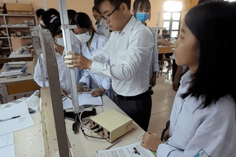 LỚP 1OA4 HĂNG HÁI THI ĐUA HỌC TẬP CHÀO MỪNG TUẦN LỄ HỌC TẬP SUỐT ĐỜI
