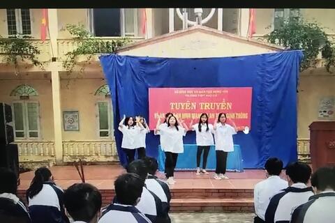 TỔ CHỨC HOẠT ĐỘNG TUYÊN TRUYỀN GIÁO DỤC AN TOÀN AN NINH MẠNG VÀ AN TOÀN GIAO THÔNG Ở TRƯỜNG THPT PHÙ CỪ