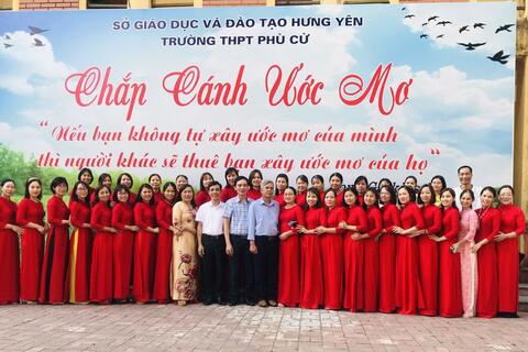 CÔNG ĐOÀN TRƯỜNG THPT PHÙ CỪ TỔ CHỨC CÁC HOẠT ĐỘNG KỶ NIỆM 92 NĂM NGÀY  THÀNH LẬP HLHPN VIỆT NAM VÀ 12 NĂM NGÀY PHỤ NỮ VIỆT NAM