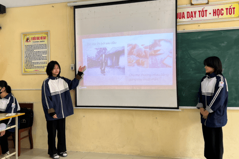 LỚP 10D4 TRƯỜNG THPT PHÙ CỪ VỚI TIẾT HỌC SÂN KHẤU HÓA TÁC PHẨM VĂN HỌC