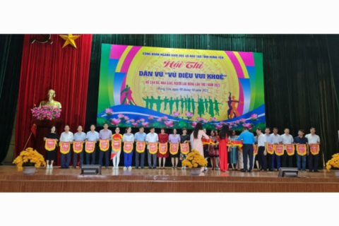 NỮ CÁN BỘ, GIÁO VIÊN TRƯỜNG THPT PHÙ CỪ ĐOẠT GIẢI CAO TRONG HỘI THI DÂN VŨ“VŨ ĐIỆU VUI KHỎE”