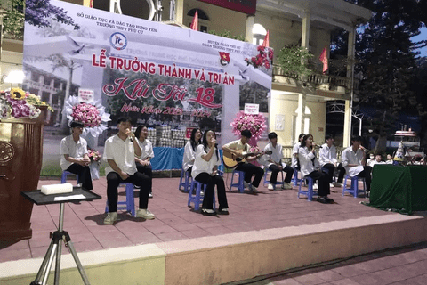 TRƯỜNG THPT PHÙ CỪ TỔ CHỨC LỄ TRƯỞNG THÀNH VÀ TRI ÂN KHI TÔI 18 CHO HỌC SINH 12 NIÊN KHÓA 2021 – 2024