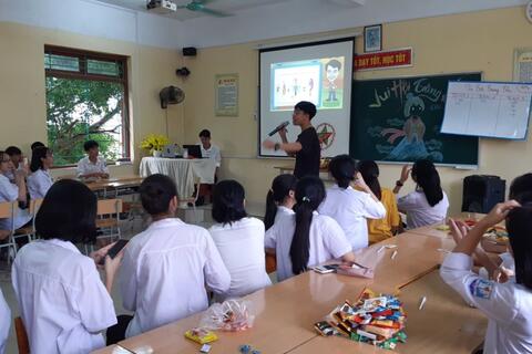 HỌC SINH TRƯỜNG THPT PHÙ CỪ NÔ NỨC ĐÓN TRUNG THU