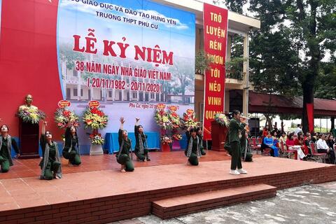 Trường THPT Phù Cừ chào mừng ngày Nhà giáo Việt Nam