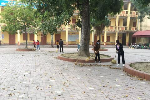 GIÁO VIÊN TRƯỜNG THPT PHÙ CỪ PHÒNG CHỐNG DỊCH COVID- 19