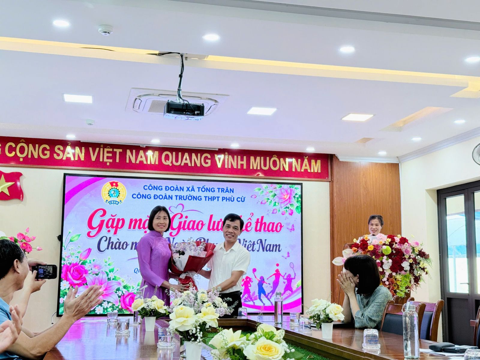 <a href='https://c3phucu.hungyen.edu.vn/tin-tuc/congdoantochuchoatdong.html'>CÔNG ĐOÀN TRƯỜNG THPT PHÙ CỪ TỔ CHỨC CÁC HOẠT ĐỘNG KỶ NIỆM 96 NĂM NGÀY THÀNH LẬP HỘI LIÊN HIỆP PHỤ NỮ VIỆT NAM VÀ 16 NĂM NGÀY PHỤ NỮ VIỆT NAM (20/10)</a>
