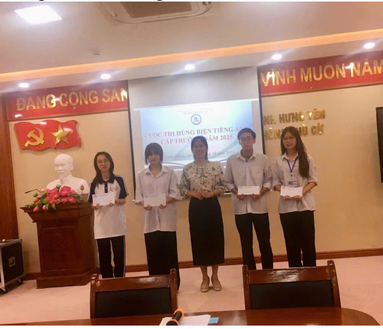 TRƯỜNG THPT PHÙ CỪ TỔ CHỨC THÀNH CÔNG  CUỘC THI HÙNG BIỆN TIẾNG ANH CẤP TRƯỜNG NĂM 2025